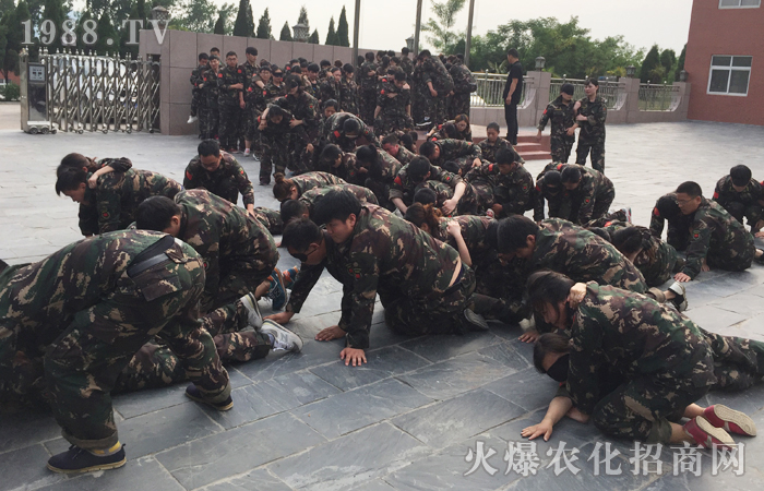 ��Խ������ƴ���^����