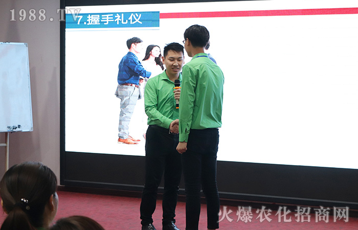 ׌�Y�x����ÿ��(g��)��(x��)��(ji��)�����݃�(y��u)���^(gu��)һ����