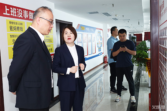 王總在了解火爆網(wǎng)團(tuán)隊(duì)文化1