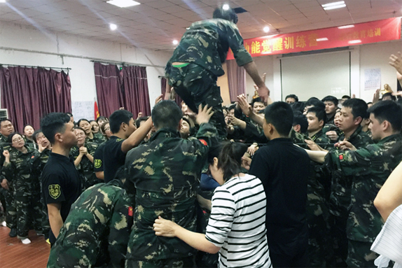 成功路上充滿荊棘，團(tuán)結(jié)一心，終讓我們所向披靡！