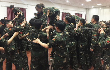 只要精神不滑坡，方法總比困難多！