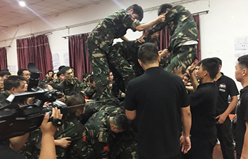 為家人，再累，我們也要堅持到底！