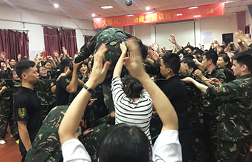 贏了一起狂，輸了一起扛！