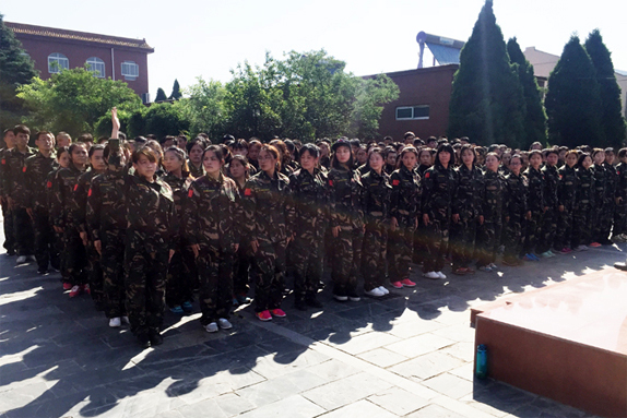 整體劃一、一令一動，火爆網(wǎng)全體學(xué)員迅速集合！