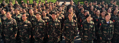 冬練三九，夏練三伏；火爆狼群，千錘百煉；