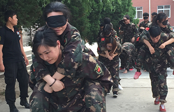 不管沿途有多艱險，我都將攙扶著你勇敢前行！