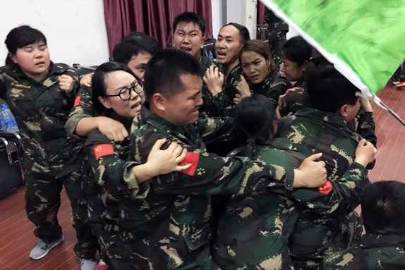 不輕言放棄，是對夢想的執(zhí)著；不輕易服輸，是對成功的渴望！