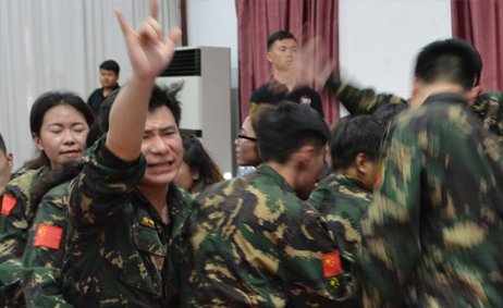 滿腔熱血為榮譽，拼搏奮斗比高低！