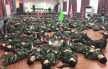 火爆人永不言棄，超越自我！