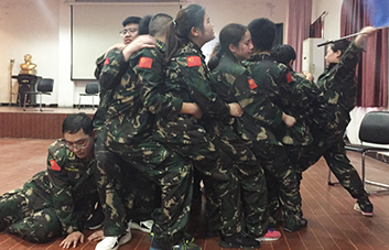 團(tuán)結(jié)一致，同心同德！