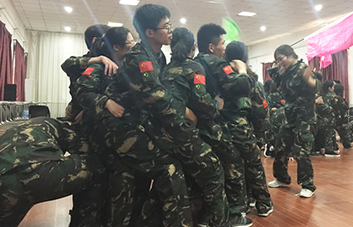 凝聚產(chǎn)生力量，團(tuán)結(jié)誕生希望！