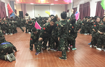 共同的夢想讓火爆家人擁有承受一切的力量！