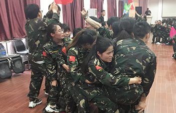 夢想能把迷茫驅(qū)散，堅持能把退縮打??！