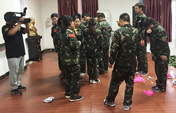 要想比別人優(yōu)秀，就要付出不亞于任何人的努力！