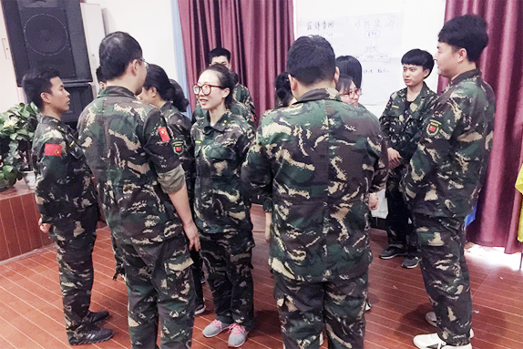 用眼睛去欣賞，用心靈去體會，學(xué)會贊美，收獲成長！