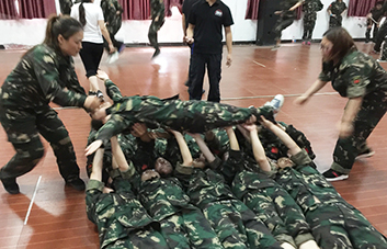 默契配合、高效協(xié)作，把不可能變?yōu)榭赡埽? />
                <p>默契配合、高效協(xié)作，把不可能變?yōu)榭赡埽?/p>
            </li>
            <li>
            	<img src=