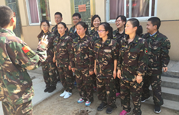 火爆團(tuán)隊進(jìn)行士氣訓(xùn)練！