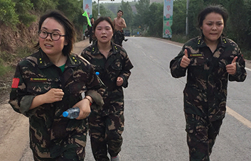 火爆人不拋棄、不放棄、勇往直前！