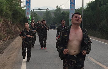 這不僅僅是徒步，更是團(tuán)隊的融合！